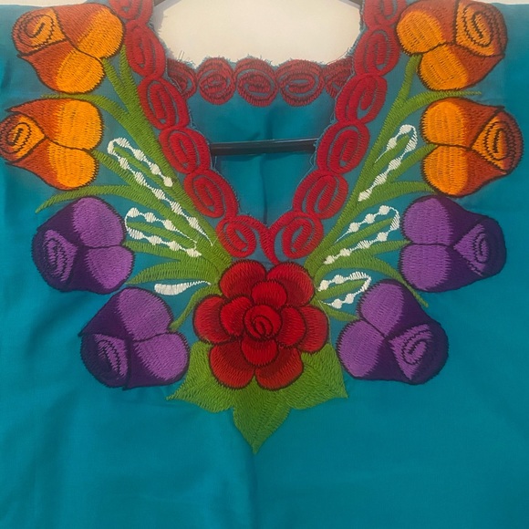 Artisanal Mexican Traditional Embroidered Shirt - Picture 4 of 5
